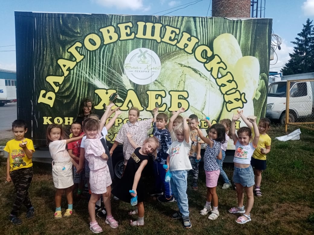 Воспитанники детской академии 
